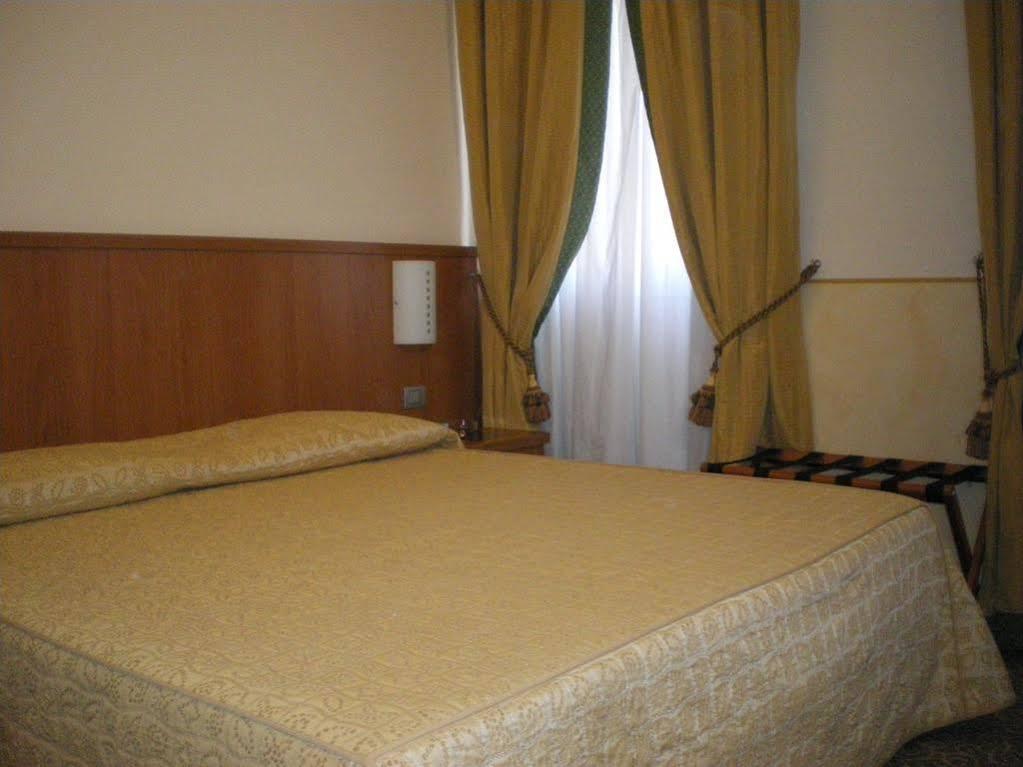 Hotel Kristall Corsico Buitenkant foto