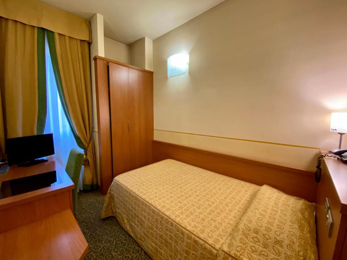 Hotel Kristall Corsico Buitenkant foto