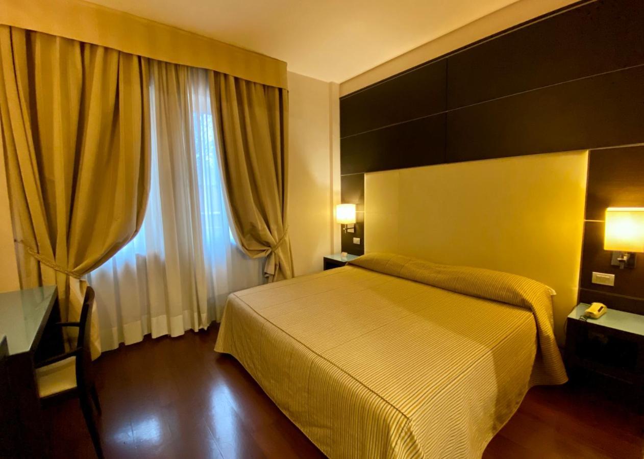 Hotel Kristall Corsico Buitenkant foto