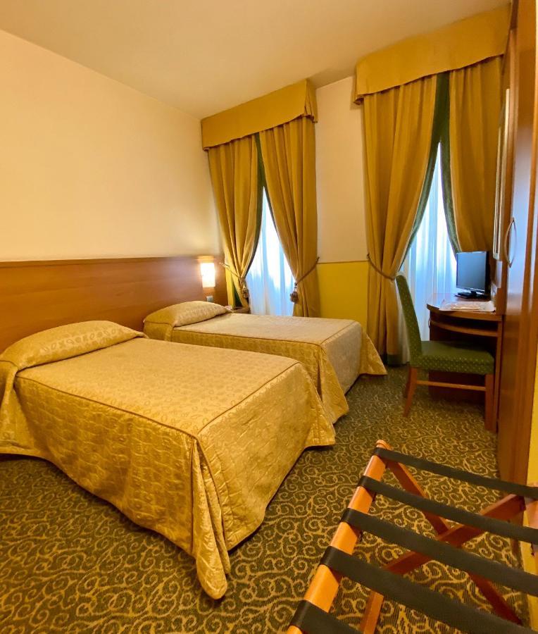 Hotel Kristall Corsico Buitenkant foto