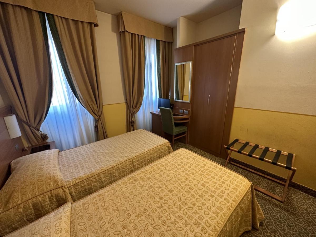 Hotel Kristall Corsico Buitenkant foto