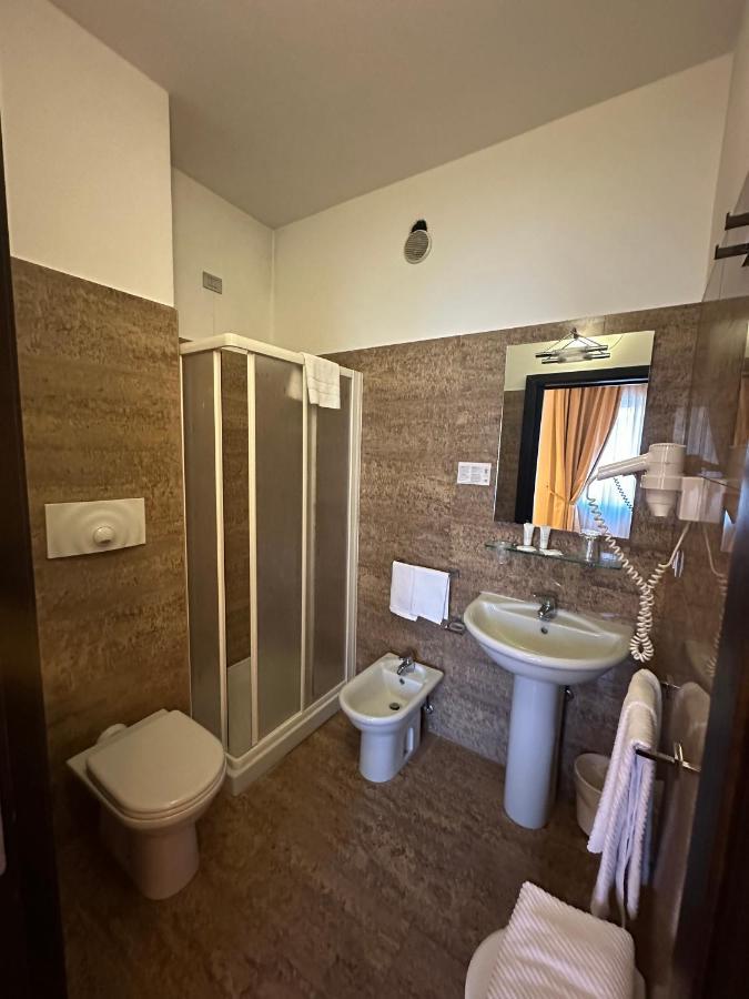 Hotel Kristall Corsico Buitenkant foto
